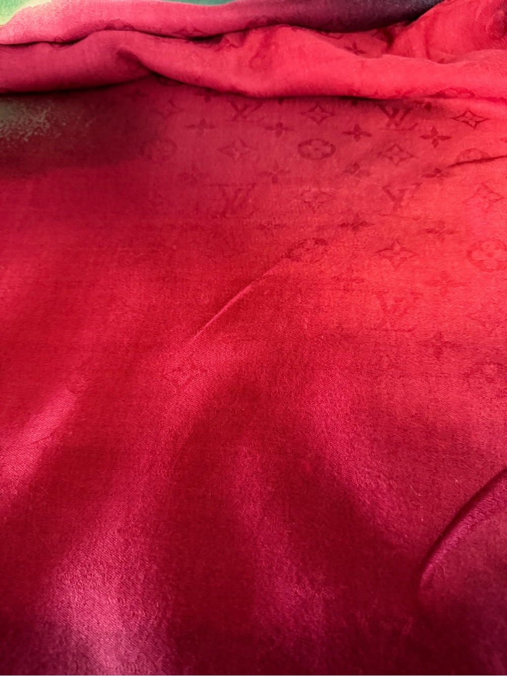 Louis Vuitton Multicolor Gradient Monogram Scarf. - Picture 15 of 16